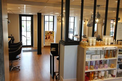 Meche salon - Though the salon seems destined to act as home base to Hollywood actresses and power players, “[Still,] the whole experience is very house call-y to me,” says Cunningham of the private nature ...
